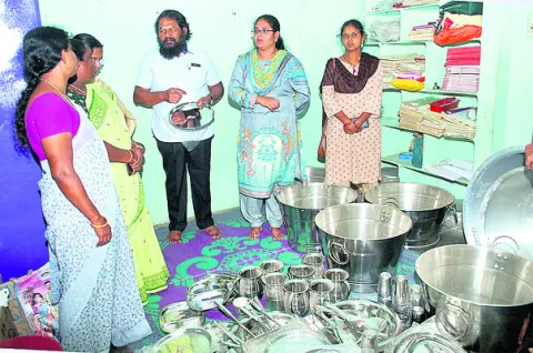 బర్తన్‌ బ్యాంకులు ఏర్పాటు చేయండి