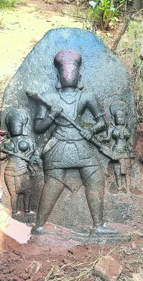 బెజుగామలో బయటపడ్డ సతిశిల