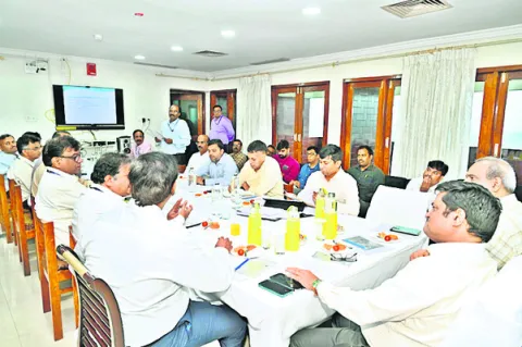 వాల్తేరు డీఆర్‌ఎం స్టీల్‌ప్లాంట్‌ సందర్శన 