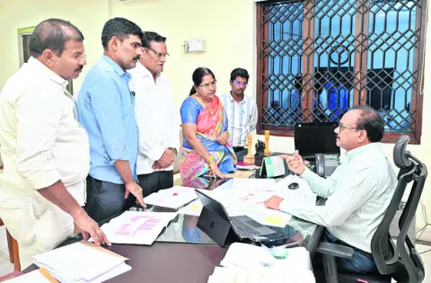‘గురుకులం’ పనులు పూర్తి చేయండి