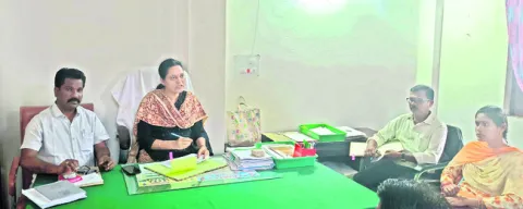 మొక్కలు నాటి సంరక్షించాలి