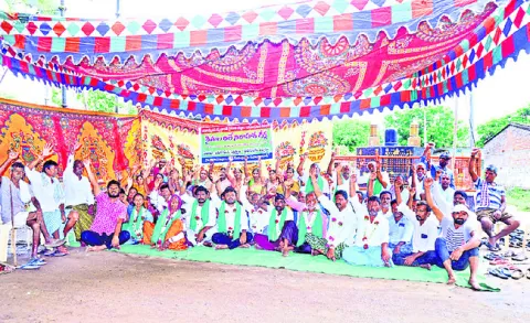నారాయణపురం రైతుల రిలే నిరాహార దీక్ష