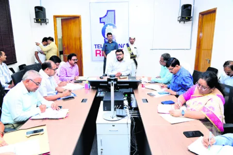 అభివృద్ధిలో జిల్లాను అగ్రస్థానంలో నిలుపుదాం