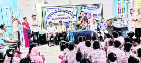 ప్రతి విద్యార్థి ఉన్నత లక్ష్యాన్ని నిర్దేశించుకోవాలి 