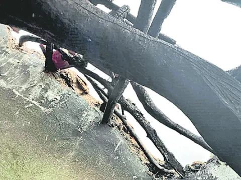 పూజ గదిలో మంటలు