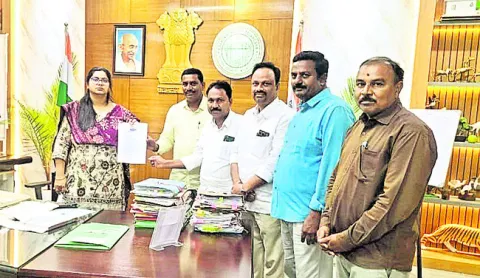 కుటుంబ సర్వే  రెమ్యూనరేషన్‌ చెల్లించాలి
