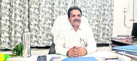 నాలాల్లో సగం కబ్జాలే.. 
