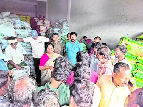 సరిపడా యూరియా నిల్వలు