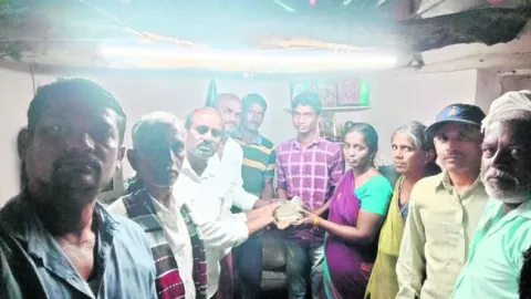 సంఘ సభ్యుడి మృతి: ఆర్థికసాయం అందజేత