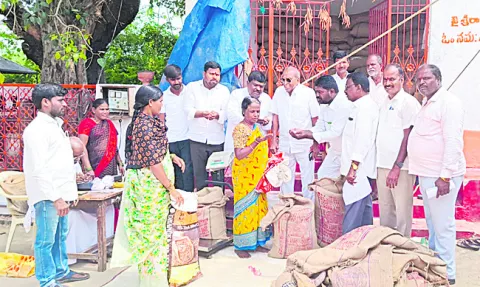 ప్రజలకు ఇబ్బంది లేకుండా పంపిణీ 