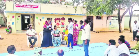 అంగన్‌వాడీ టీచర్‌పై విచారణ 
