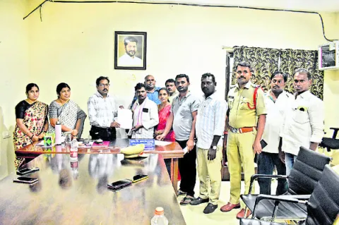 బాలిక కుటుంబానికి న్యాయం చేస్తాం