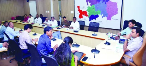 పెండింగ్‌ పనులు వేగవంతం చేయండి 
