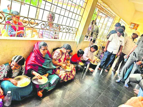 ఎండీఎం మెనూ తప్పనిసరిగా అమలు చేయాలి 
