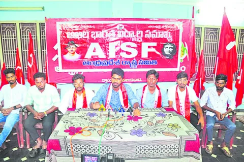 ఫీజురీయింబర్స్‌మెంట్‌ బకాయిలు రూ.6,400కోట్లు 