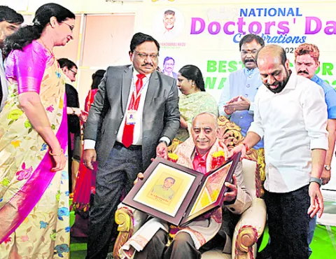 ప్రజారోగ్య పరిరక్షణలో వైద్యుల పాత్ర కీలకం