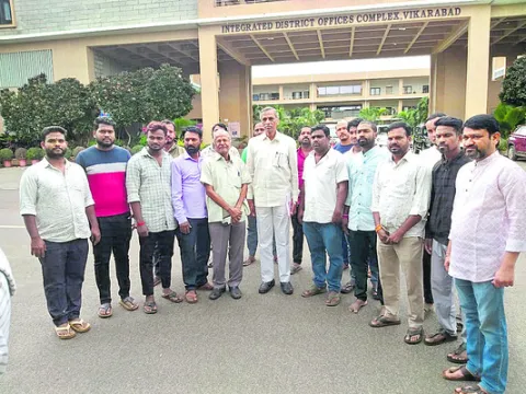 చేతి వృత్తిని వ్యాపారం చేస్తే ఊరుకోం 