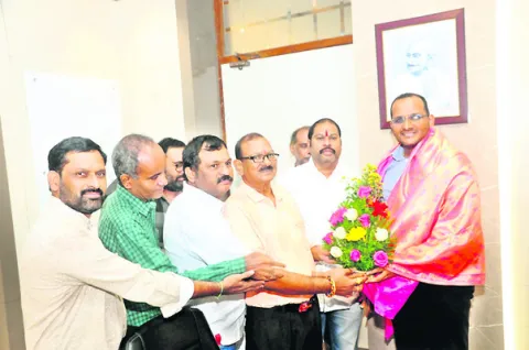 ‘జర్నలిస్ట్‌ల పిల్లలకు స్కూల్‌ ఫీజులో రాయితీ’