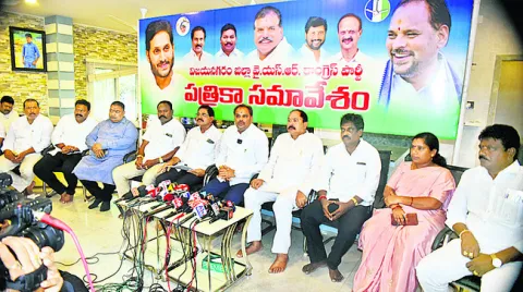 హామీల అమలుపై అబద్ధాలు 