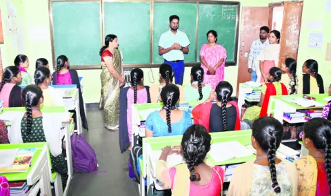 విద్యార్థులకు నాణ్యమైన భోజనం అందించాలి 