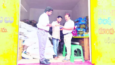 నకిలీ విత్తనాలు విక్రయిస్తే కఠిన చర్యలు 