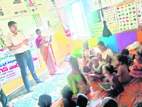 విద్యార్థులను తీర్చిదిద్దాలి