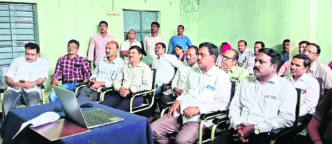 షార్ట్‌ ఫిలిమ్స్‌తో బడివైపు విద్యార్థులు