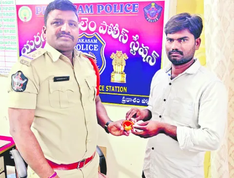 పోయిన నగలు పట్టించిన ఫోన్‌ పే!