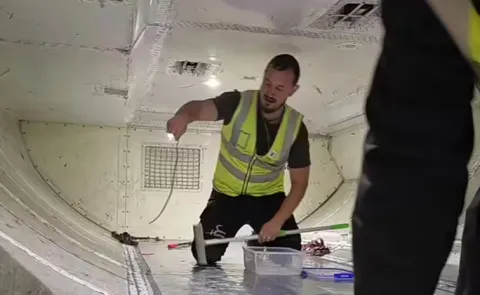 Snake On Plane: Australia Flight Delayed For Two Hours14