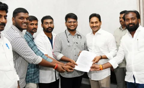 Ys Jagan Supported Agitation Of Medical Students Who Studied Abroad