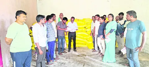 యూరియాపై ఆందోళన వద్దు