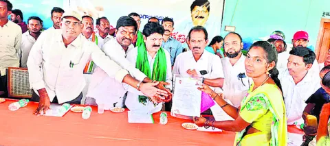 పేదలందరికీ రేషన్‌ కార్డులు