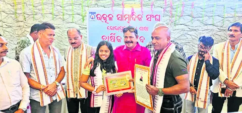 జర్నలిస్టుల డిమాండ్లను పరిష్కరించాలి