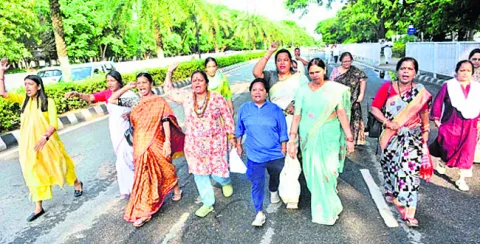 రాజధానిలో రగులుతున్న ఆందోళనలు