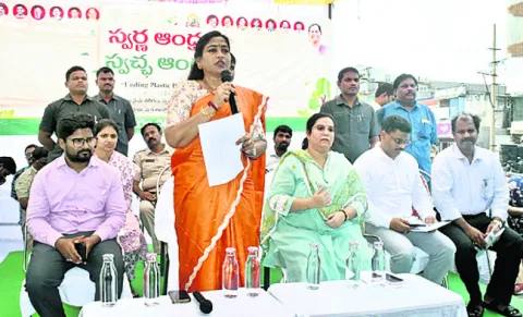 ప్లాస్టిక్‌ వాడకాన్ని తగ్గించాలి