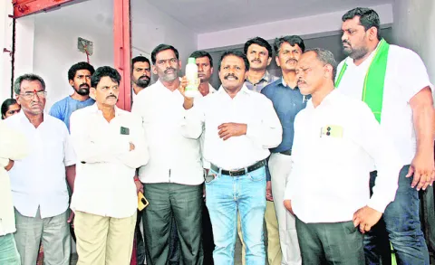 జిల్లాలో యూరియా కొరత లేదు