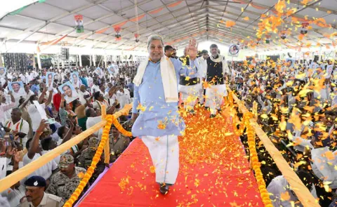 Karnataka CM Siddaramaiah Irked On Party Event Dais4