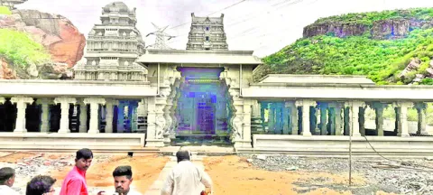 ● తరాలు మురిసేలా–సంస్కృతి వెలిగేలా.. 