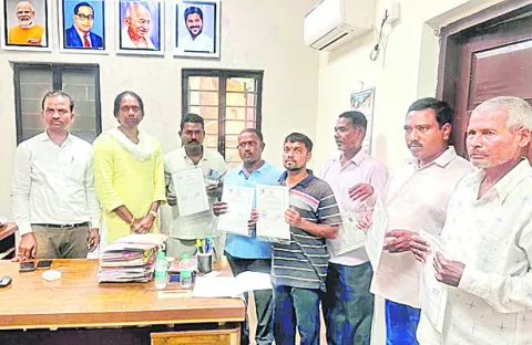 ఎనికేపల్లి రైతులందరికీ  ఇళ్ల స్థలాలు ఇస్తాం
