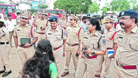 బాలికల సంరక్షణ కోసం కృషి చేద్దాం 