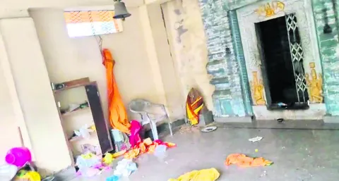 దుండగుల దుశ్చర్య   