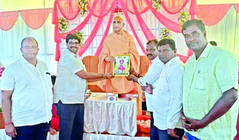 ‘మీ–సేవ’ల్లో అధిక డబ్బులు వసూలు చేయొద్దు 