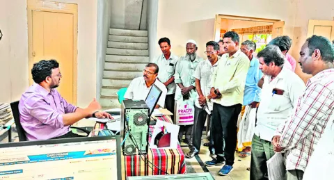 వరుస ఫిర్యాదులపై జిల్లా రిజిస్ట్రార్‌ విచారణ   