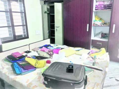 పండితాపురంలో చోరీ..
