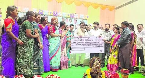 గత ప్రభుత్వం మహిళలను విస్మరించింది