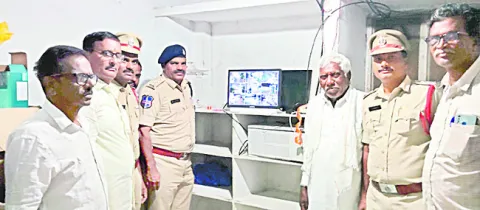 సీసీ కెమెరాలతో నేరాల నియంత్రణ 