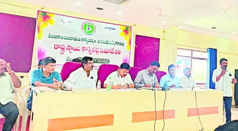 డిమాండ్లు పరిష్కరించాలి 