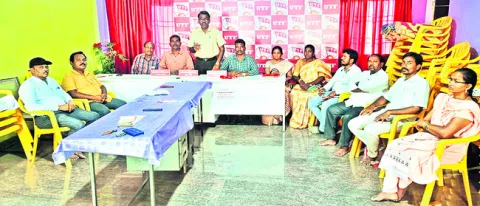 హామీలు కొండంత, చేసింది గోరంత 