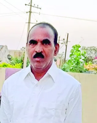 భూమి దక్కదేమోనని రైతు ఆత్మహత్య 