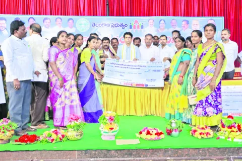 మహిళా సంక్షేమానికి పెద్దపీట